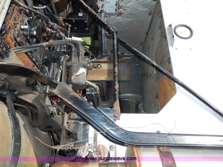 image for item D8157 1992 White Gmc semi truck