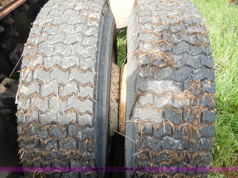 image for item D8157 1992 White Gmc semi truck