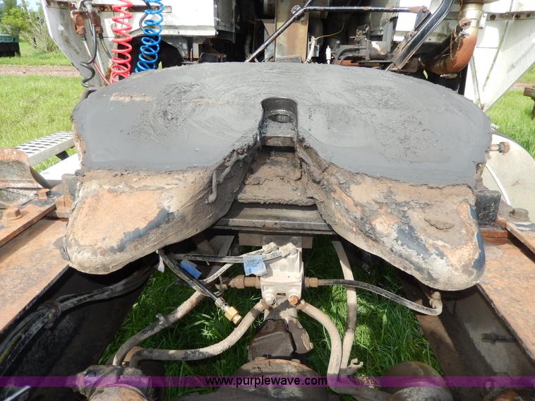 image for item D8157 1992 White Gmc semi truck