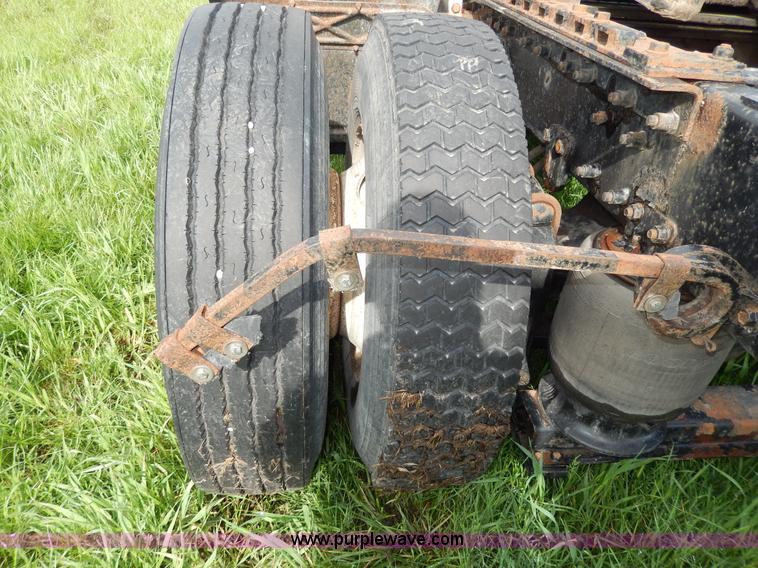 image for item D8157 1992 White Gmc semi truck