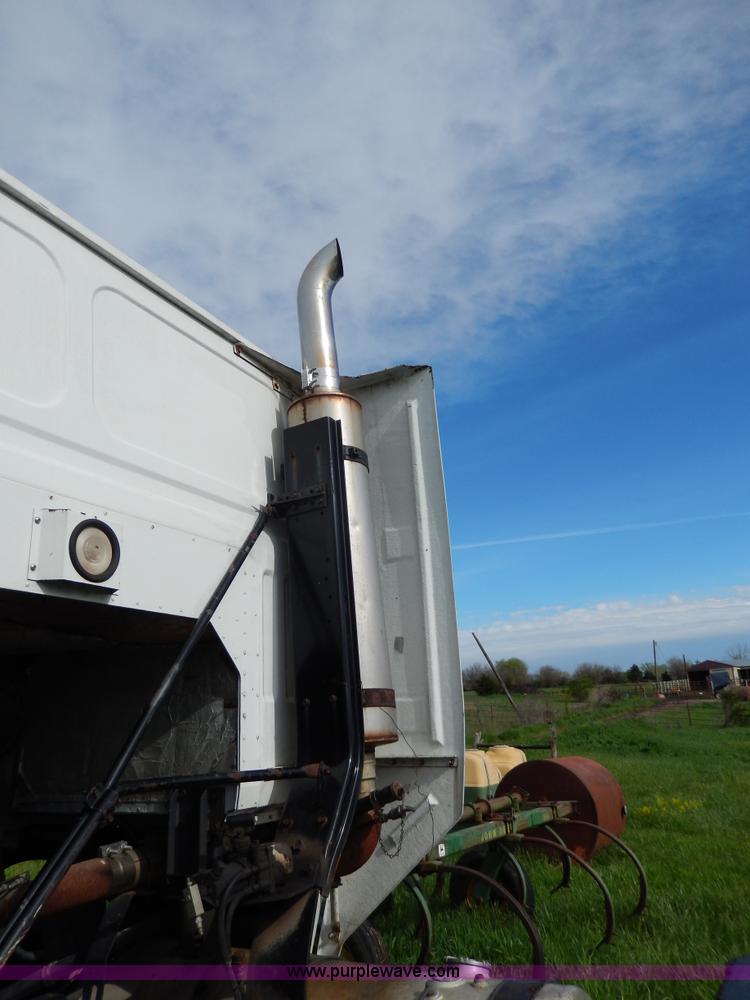 image for item D8157 1992 White Gmc semi truck