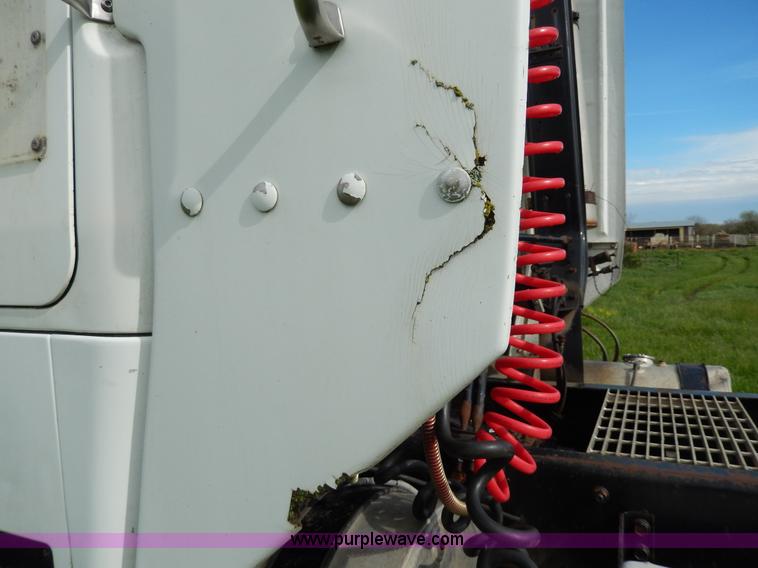 image for item D8157 1992 White Gmc semi truck