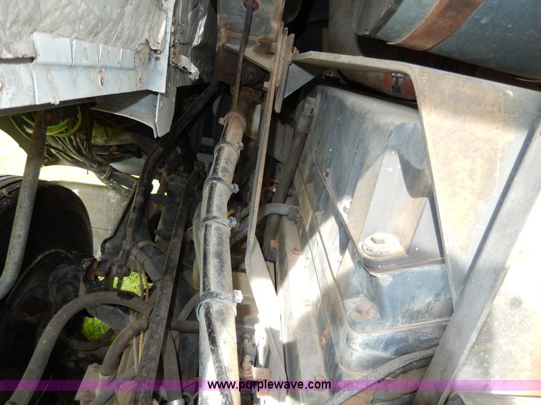 image for item D8157 1992 White Gmc semi truck