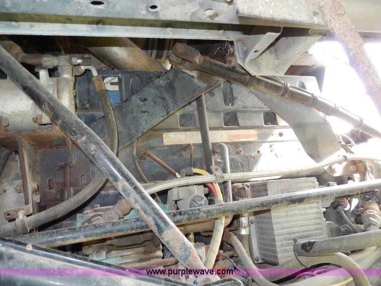 image for item D8157 1992 White Gmc semi truck