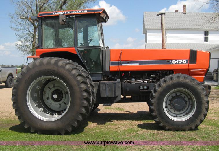 image for item D8302 1989 Deutz Allis 9170 MFWD tractor