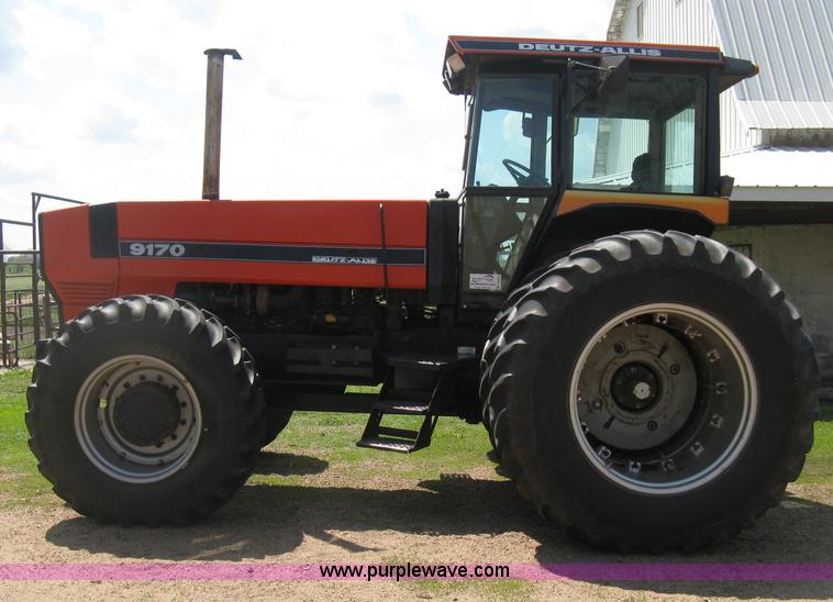 image for item D8302 1989 Deutz Allis 9170 MFWD tractor