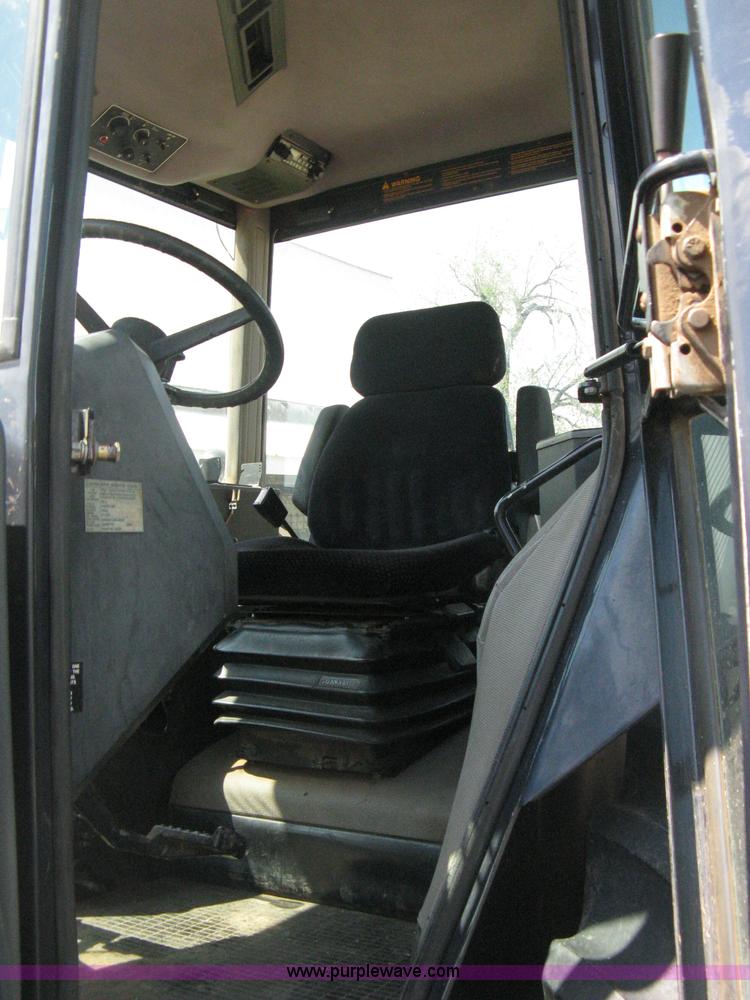 image for item D8302 1989 Deutz Allis 9170 MFWD tractor