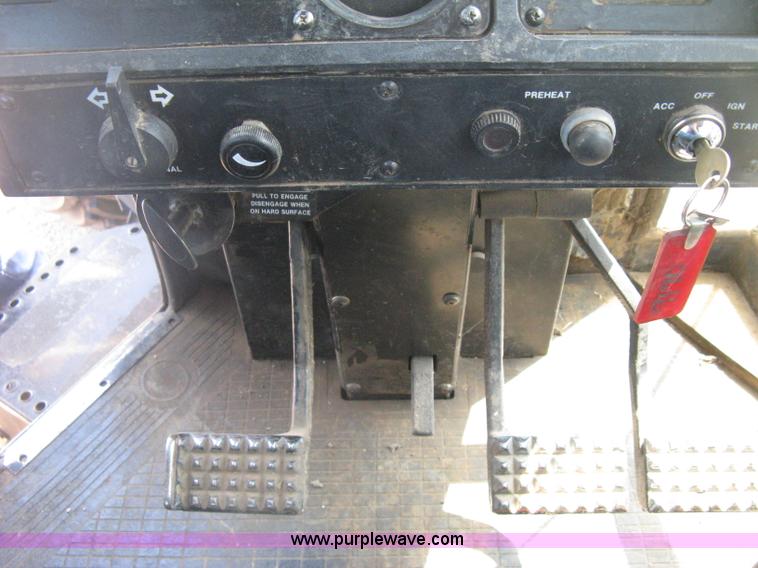 image for item D8302 1989 Deutz Allis 9170 MFWD tractor