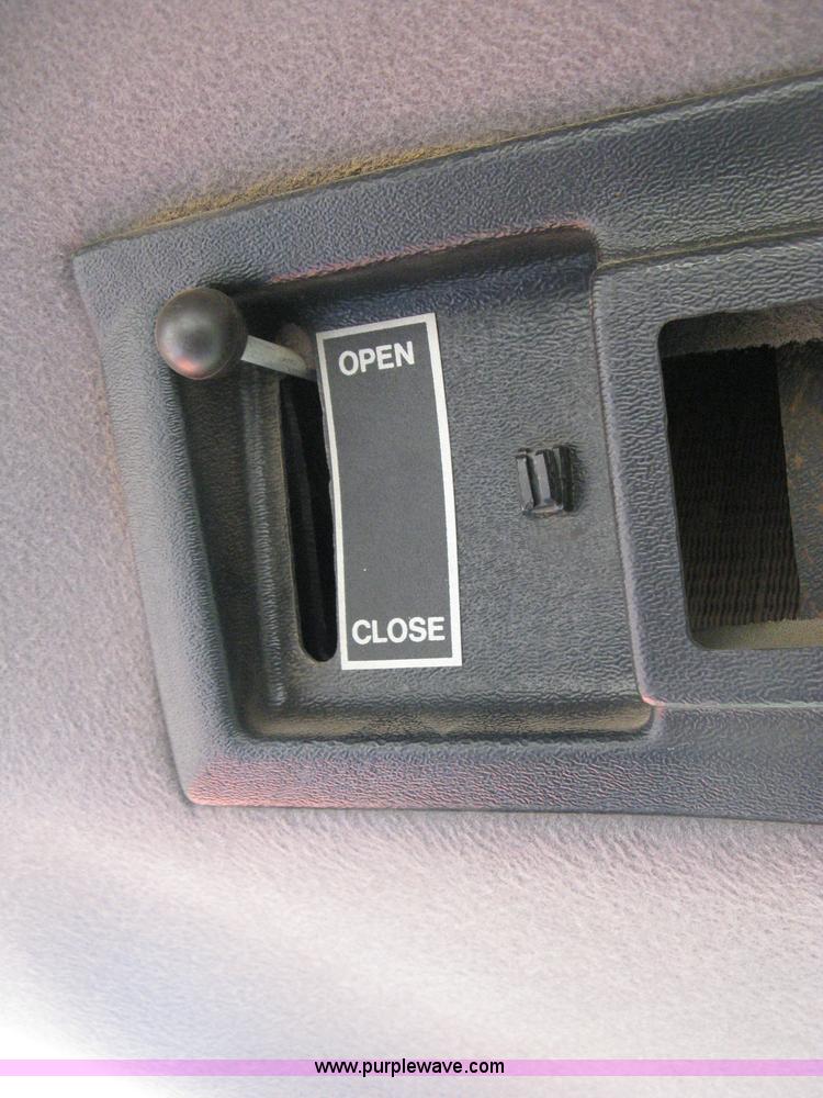 image for item D8302 1989 Deutz Allis 9170 MFWD tractor