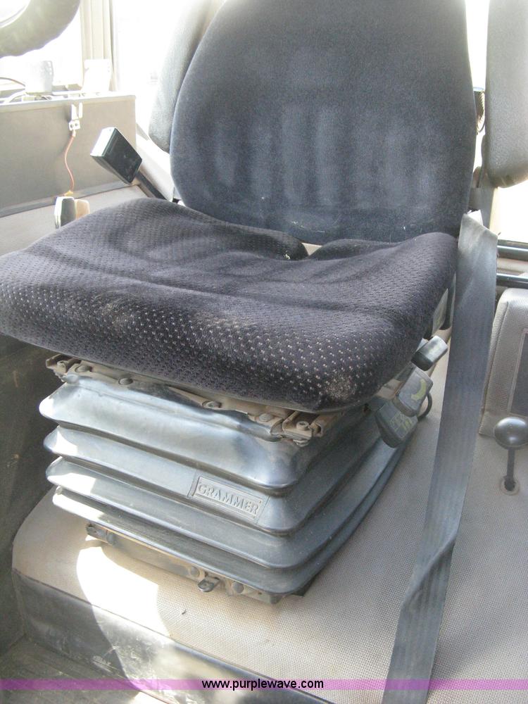 image for item D8302 1989 Deutz Allis 9170 MFWD tractor