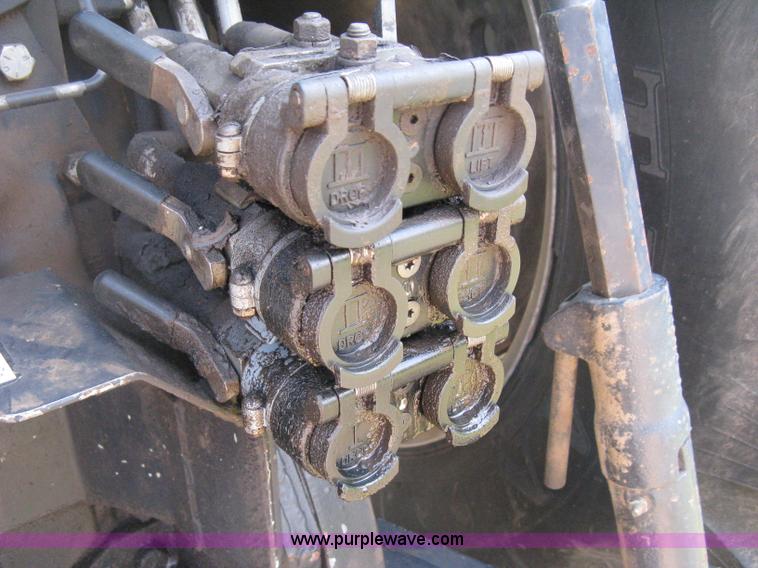 image for item D8302 1989 Deutz Allis 9170 MFWD tractor