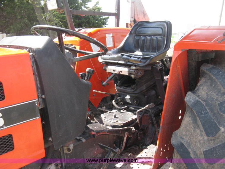 image for item D8303 1993 AGCO Allis 4660 tractor