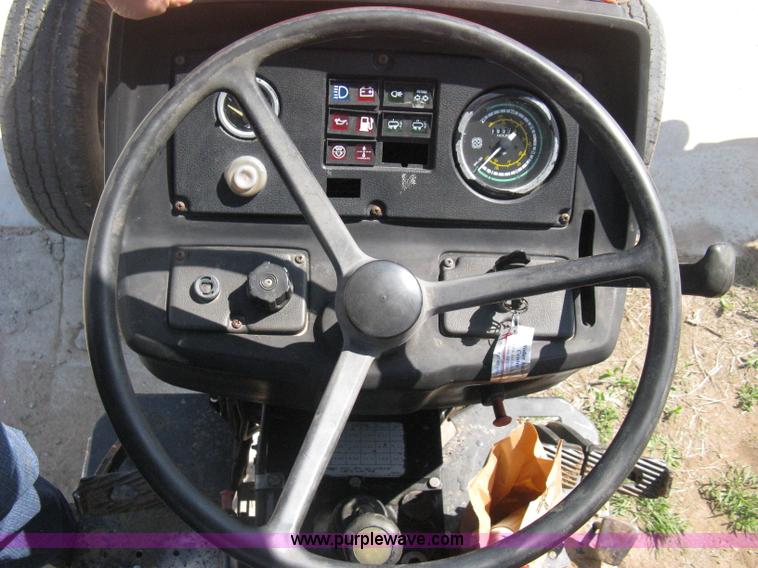 image for item D8303 1993 AGCO Allis 4660 tractor