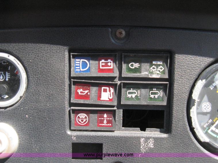 image for item D8303 1993 AGCO Allis 4660 tractor