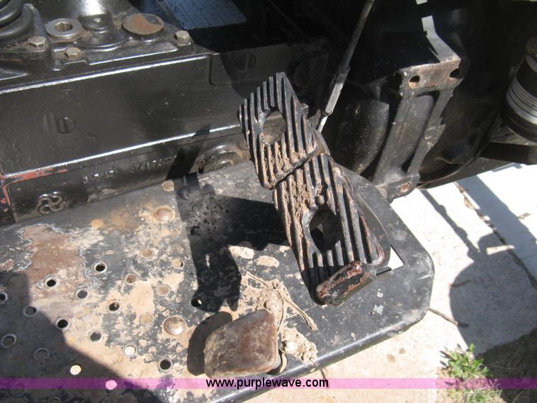 image for item D8303 1993 AGCO Allis 4660 tractor