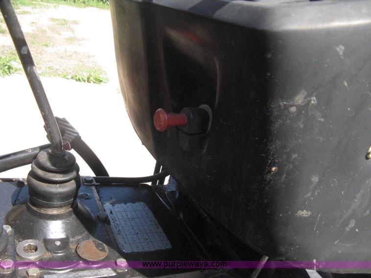 image for item D8303 1993 AGCO Allis 4660 tractor