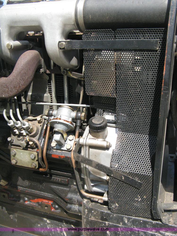 image for item D8303 1993 AGCO Allis 4660 tractor