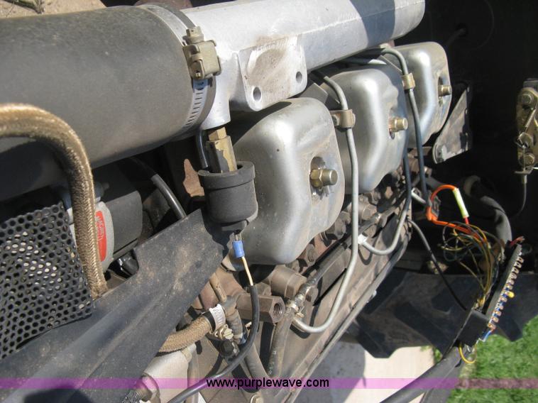 image for item D8303 1993 AGCO Allis 4660 tractor