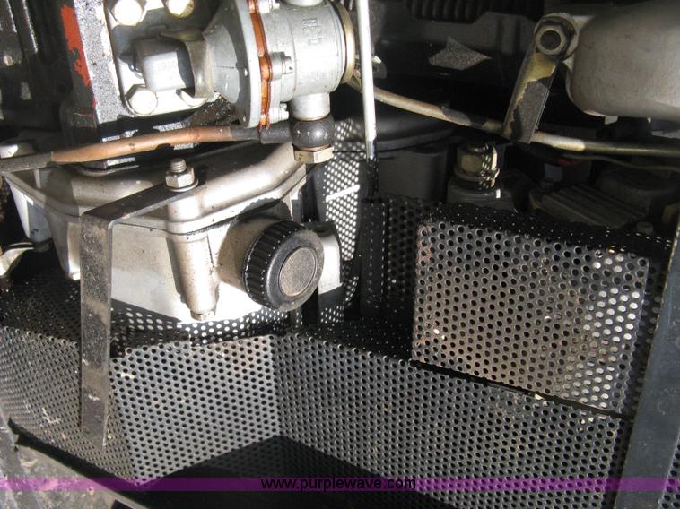 image for item D8303 1993 AGCO Allis 4660 tractor