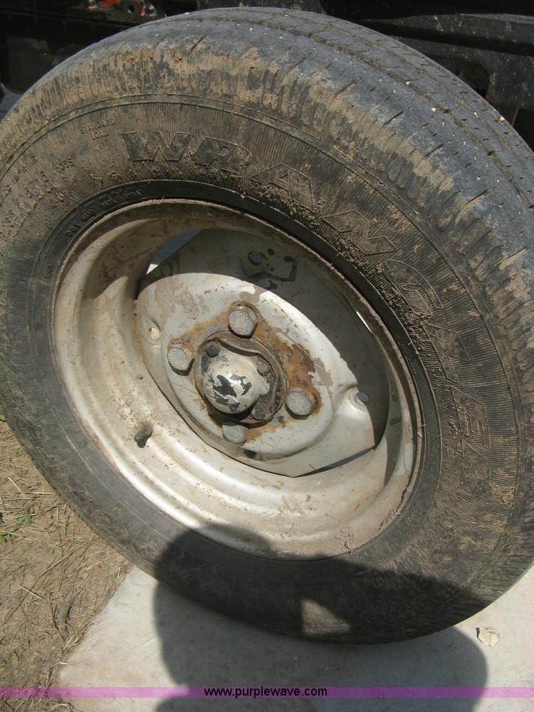 image for item D8303 1993 AGCO Allis 4660 tractor