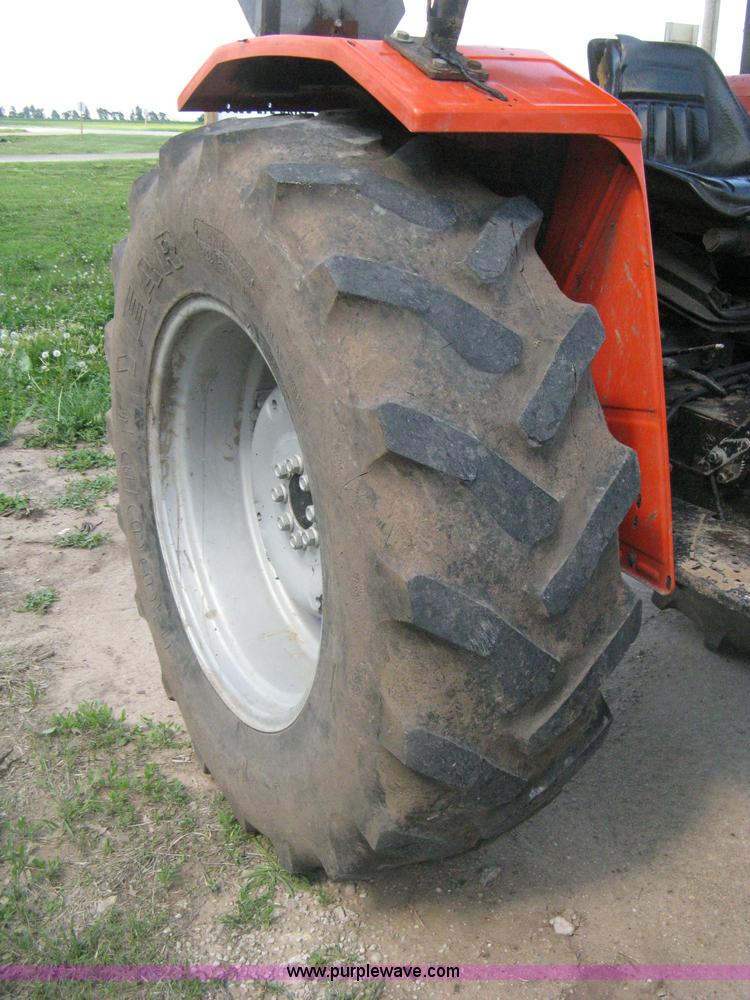 image for item D8303 1993 AGCO Allis 4660 tractor