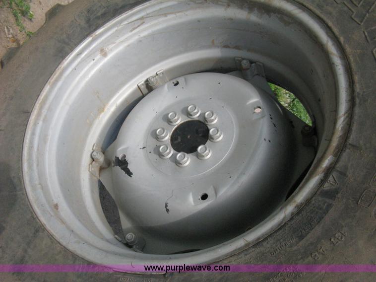 image for item D8303 1993 AGCO Allis 4660 tractor