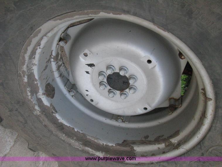 image for item D8303 1993 AGCO Allis 4660 tractor