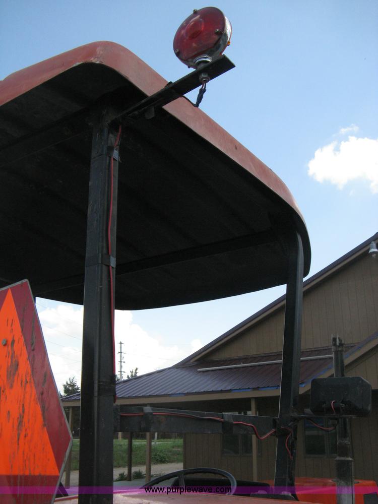 image for item D8303 1993 AGCO Allis 4660 tractor