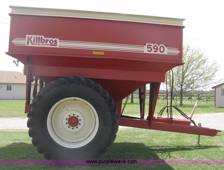 image for item D8311 2002 Killbros 590 grain cart