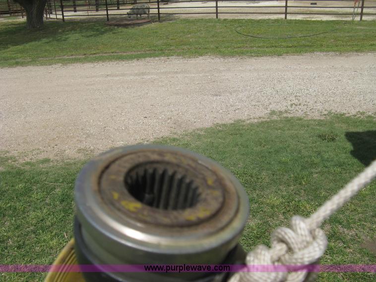 image for item D8311 2002 Killbros 590 grain cart