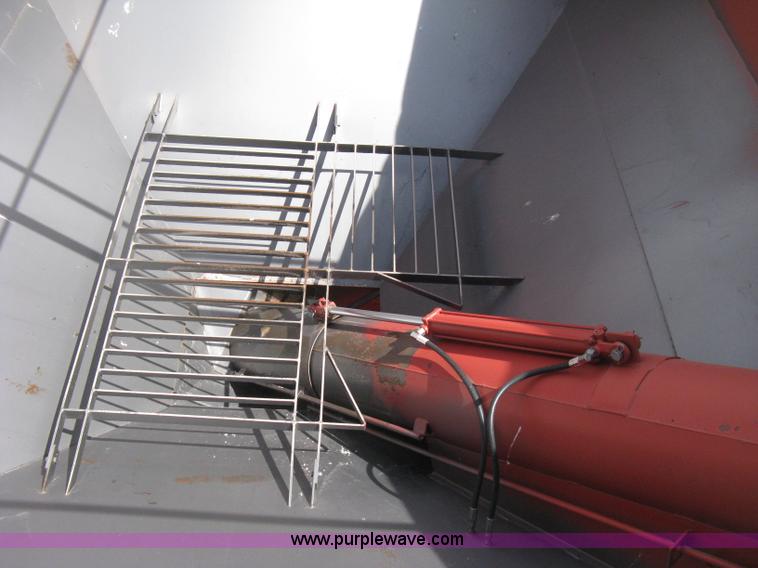 image for item D8311 2002 Killbros 590 grain cart