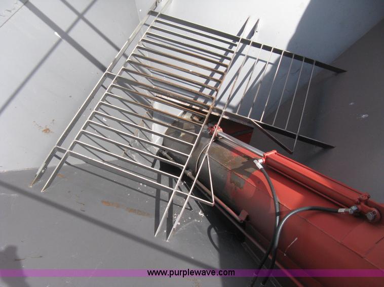 image for item D8311 2002 Killbros 590 grain cart