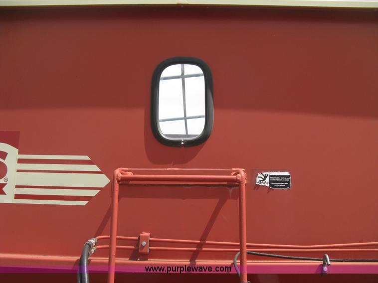 image for item D8311 2002 Killbros 590 grain cart