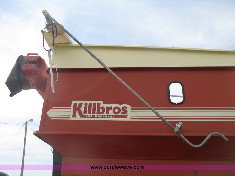 image for item D8311 2002 Killbros 590 grain cart