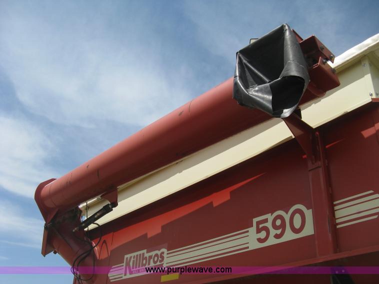image for item D8311 2002 Killbros 590 grain cart
