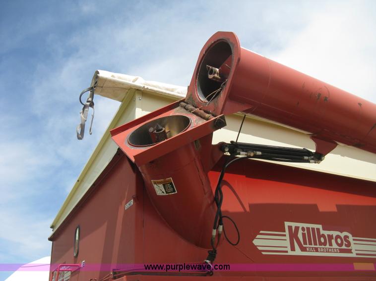 image for item D8311 2002 Killbros 590 grain cart