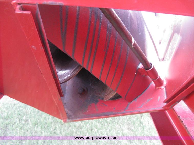 image for item D8311 2002 Killbros 590 grain cart