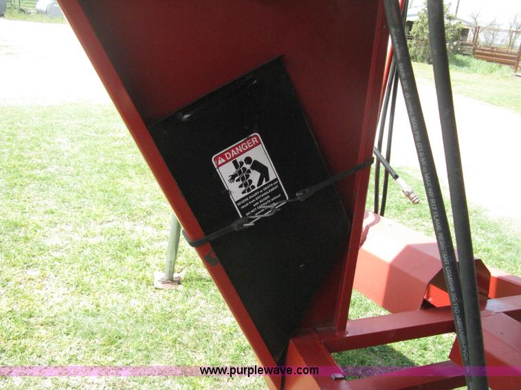 image for item D8311 2002 Killbros 590 grain cart