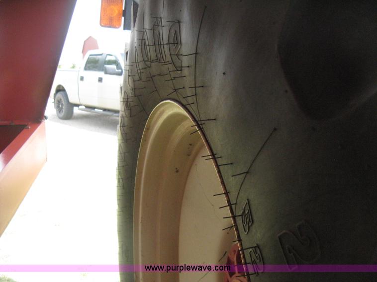 image for item D8311 2002 Killbros 590 grain cart