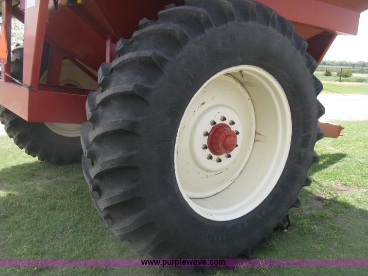 image for item D8311 2002 Killbros 590 grain cart