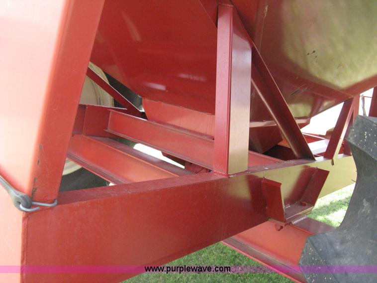 image for item D8311 2002 Killbros 590 grain cart