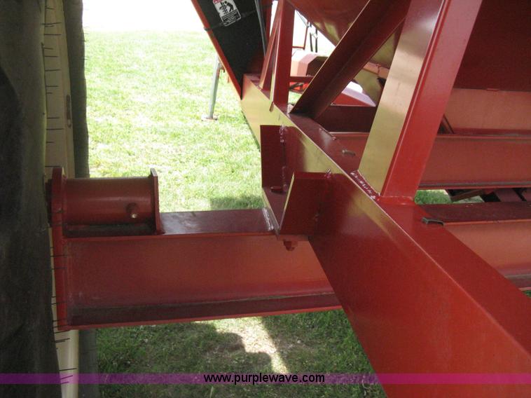 image for item D8311 2002 Killbros 590 grain cart