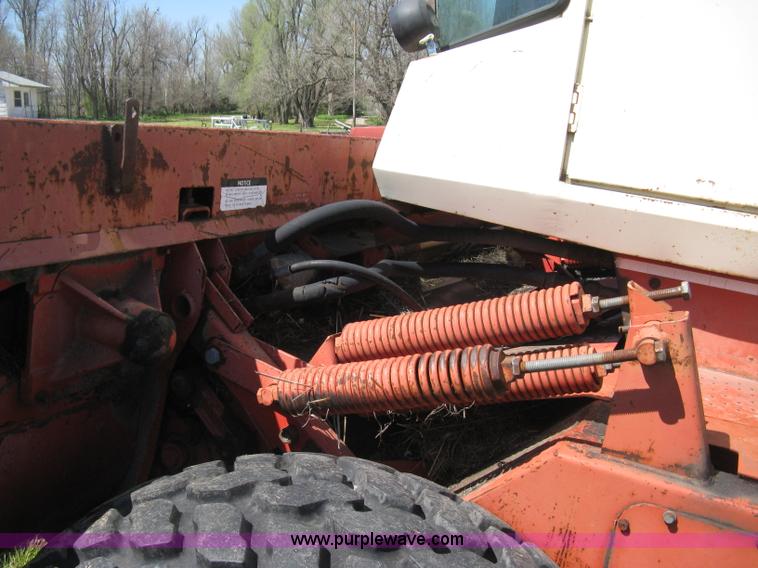 image for item E3448 Hesston 6600 self-propelled swather