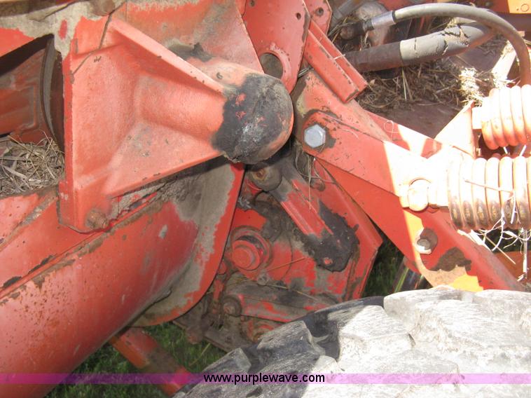 image for item E3448 Hesston 6600 self-propelled swather