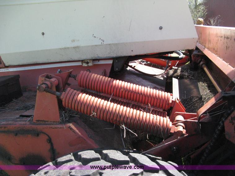 image for item E3448 Hesston 6600 self-propelled swather