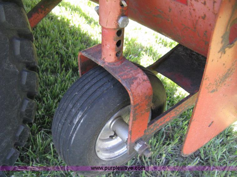 image for item E3448 Hesston 6600 self-propelled swather