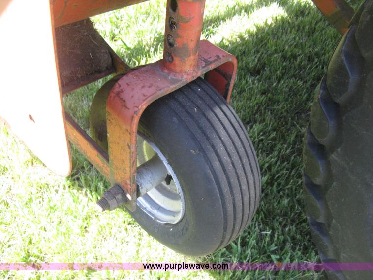 image for item E3448 Hesston 6600 self-propelled swather