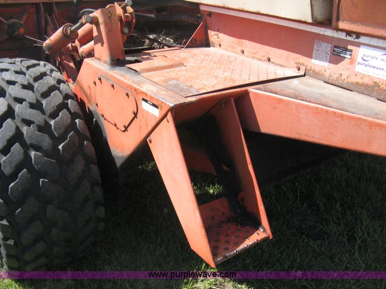 image for item E3448 Hesston 6600 self-propelled swather