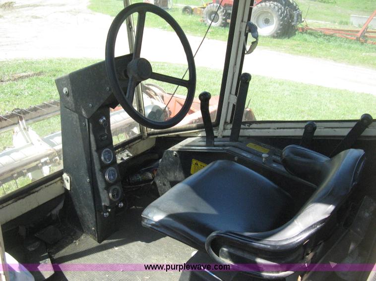 image for item E3448 Hesston 6600 self-propelled swather