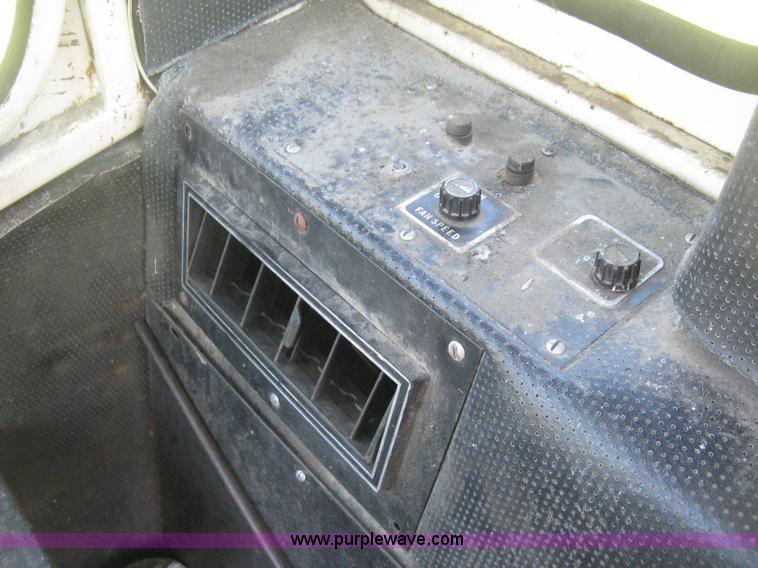 image for item E3448 Hesston 6600 self-propelled swather